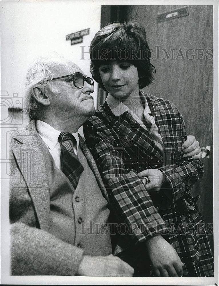 1981 Press Photo Barnard Hughes and Tony L Torre in TV series &quot;Mr. Merlin&quot;- Historic Images