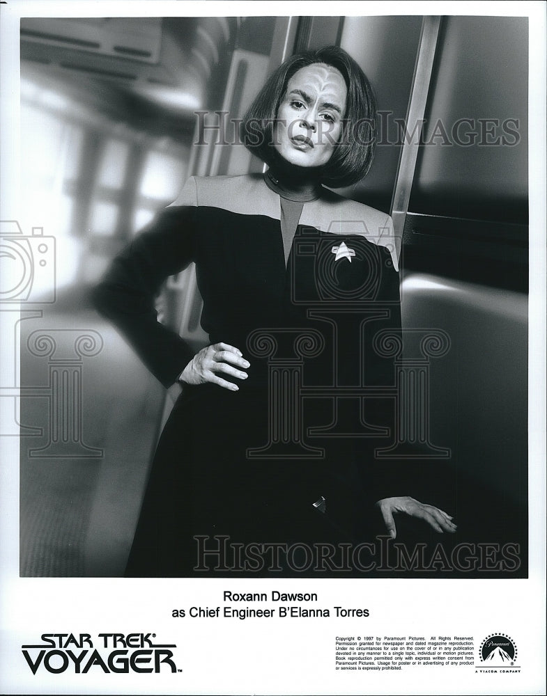 1997 Press Photo Actress Roxann Dawson in &quot;&quot;Star Trek: Voyager&quot;- Historic Images