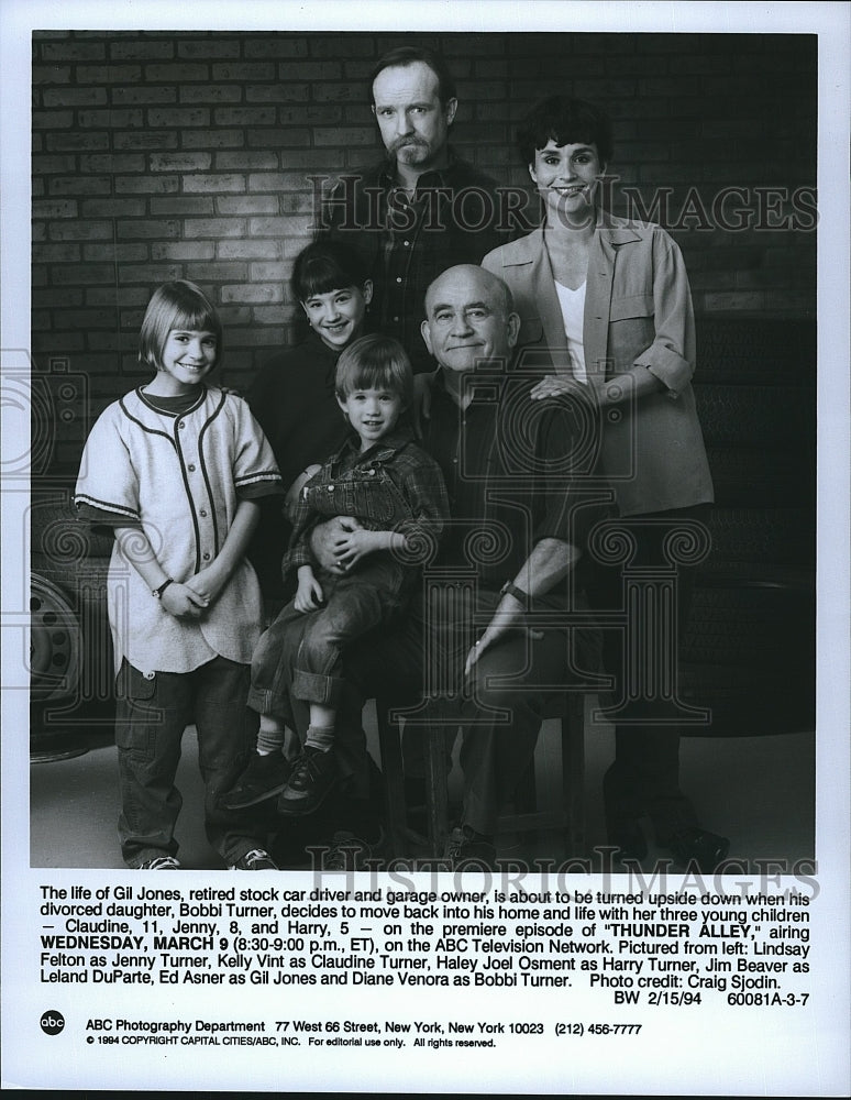 1994 Press Photo L. Felton, K. Vint, Haley Joel Osment, Ed Asner &quot;Thunder Alley&quot;- Historic Images