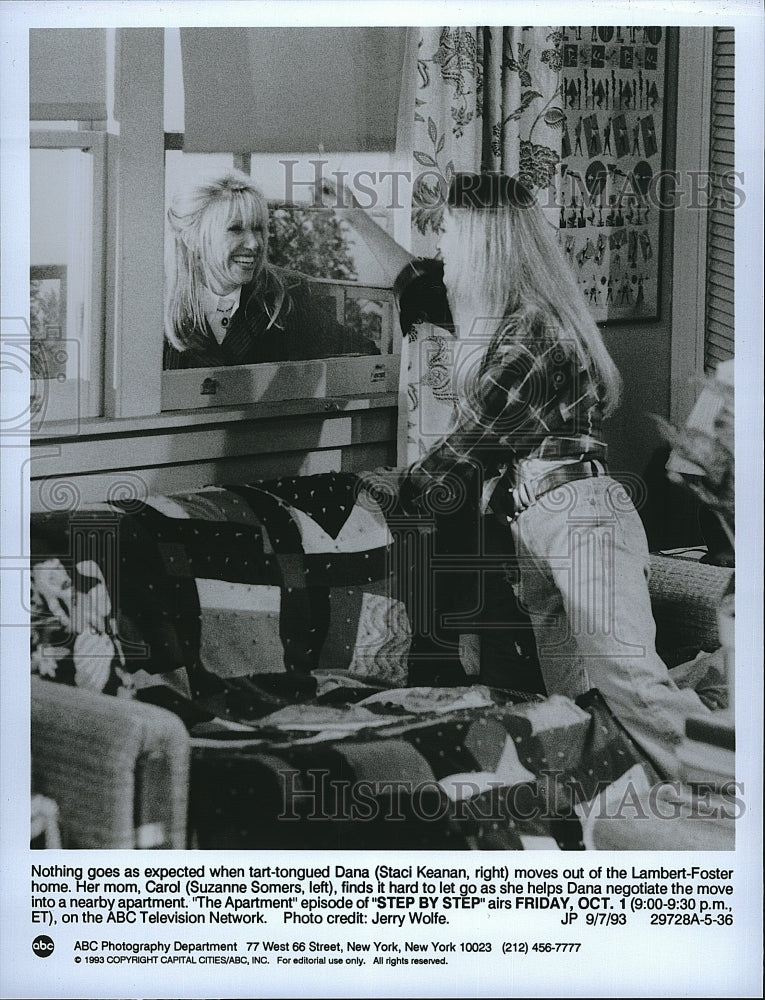 1993 Press Photo Suzanne Somers &amp; Staci Keanan of TV series &quot;Step by Step&quot;- Historic Images