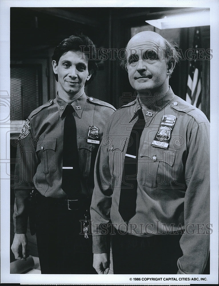 1986 Press Photo Andrew Rubin &amp; Peter Boyle Star In &quot;Joe Bash&quot;- Historic Images