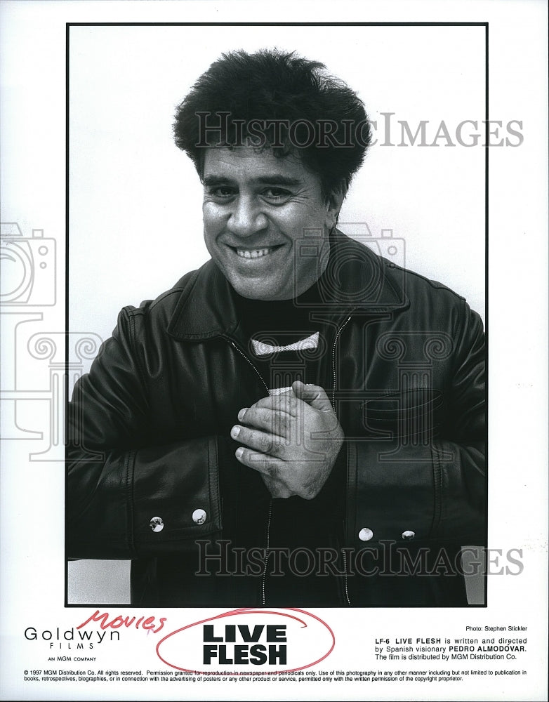 1997 Press Photo Director Pedro Almodovar &quot;Live Flesh&quot;- Historic Images