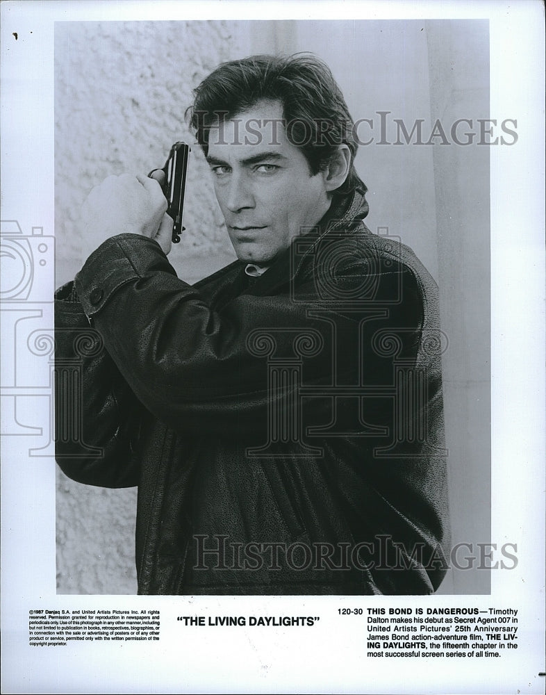 1987 Press Photo Timothy Dalton &quot;The Living Daylights&quot;- Historic Images