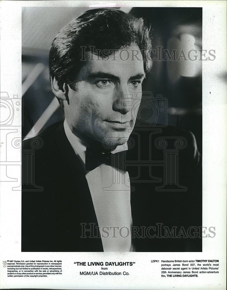 1987 Press Photo Timothy Dalton &quot;The Living Daylights&quot;- Historic Images