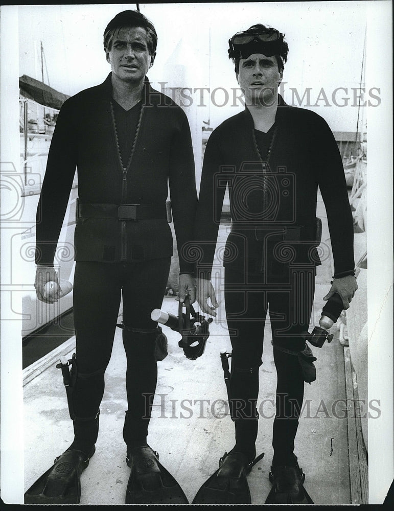 1987 Press Photo George Hamilton and Gary Kroeger of TV show &quot;Spies&quot;- Historic Images