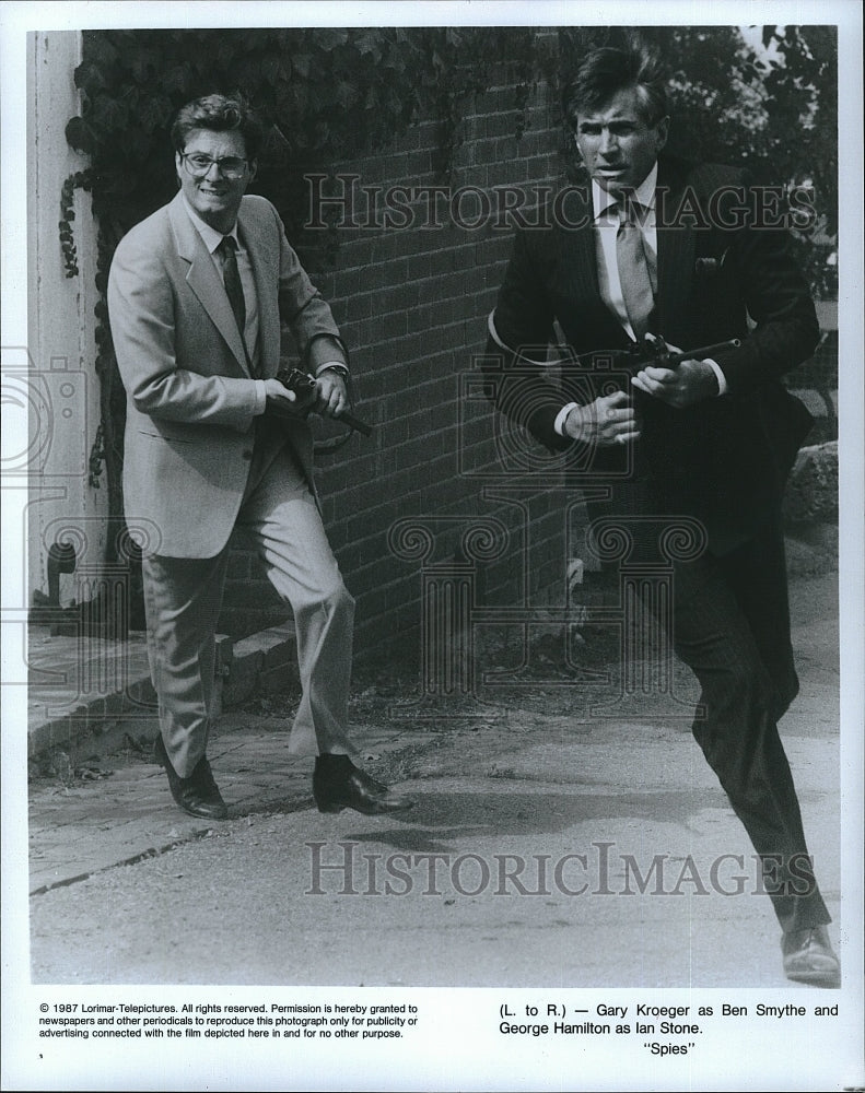 1987 Press Photo Gary Kroeger and George Hamilton in TV series &quot;Spies&quot;- Historic Images