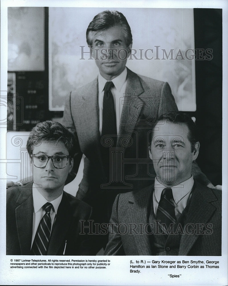 1987 Press Photo Gary Kroeger, George Hamilton, Barry Corbin of TV show &quot;Spies&quot;- Historic Images