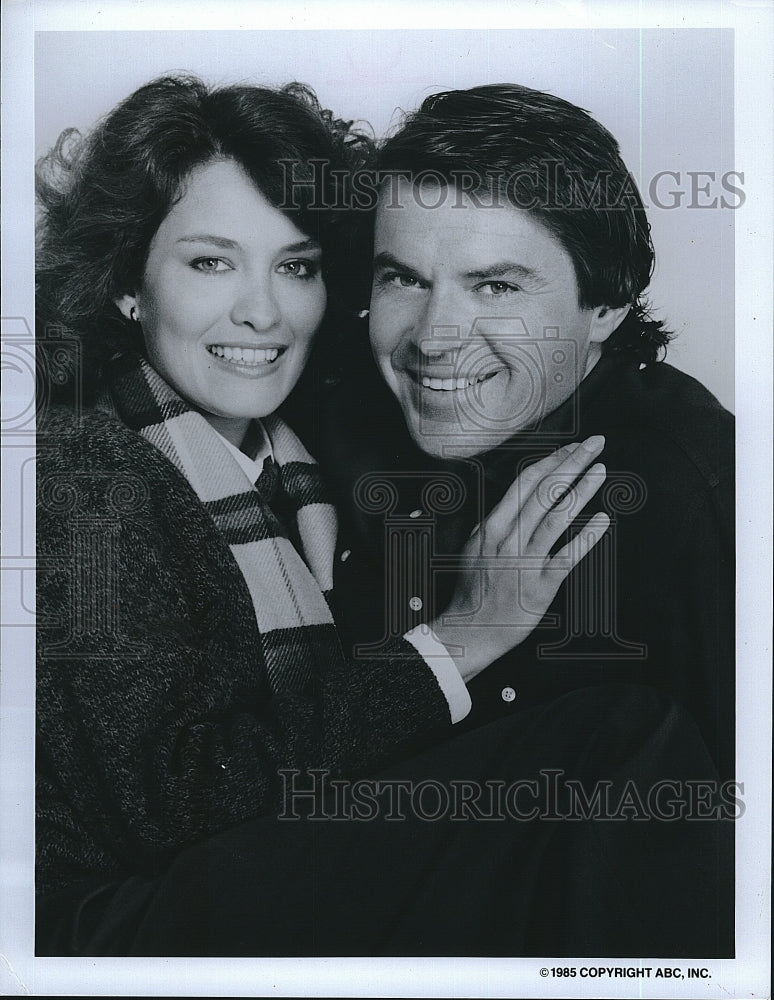 1985 Press Photo Robert Urich, Barbara Stock &quot;Spenser: For Hire&quot;- Historic Images