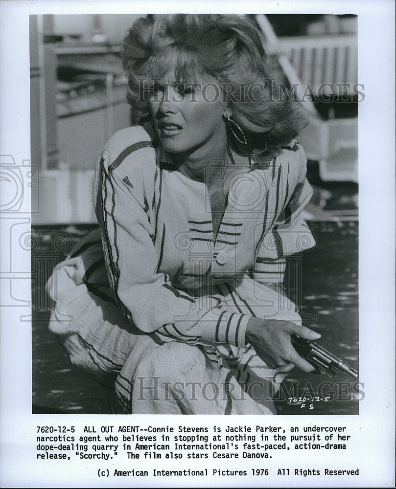 1976 Press Photo &quot;Scorchy&quot; starring Connie Stevens- Historic Images