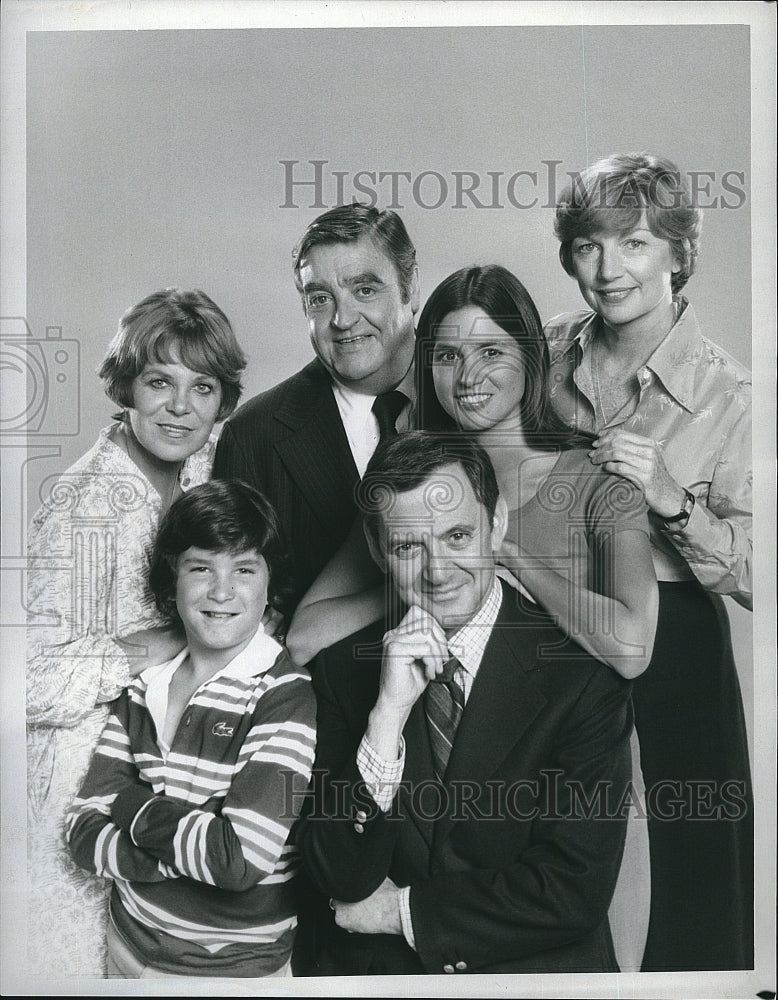 1976 Press Photo Cast Of &quot;The Tony Randall Show&quot;- Historic Images