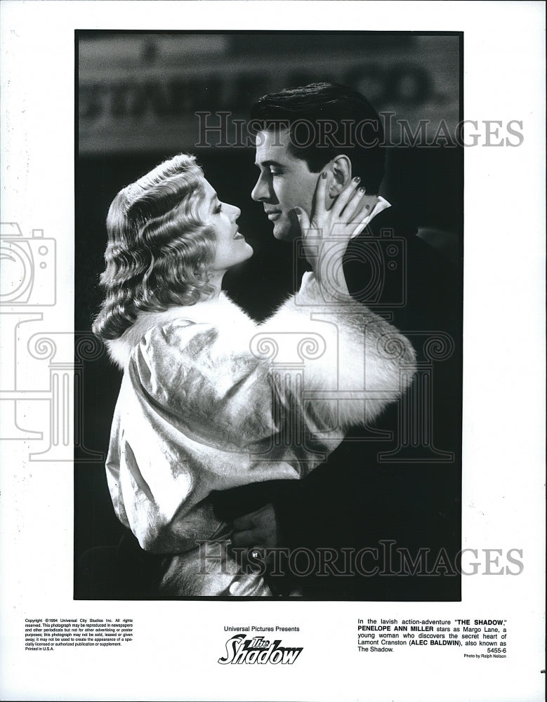 1994 Press Photo Penelope Ann Miller, Alex Baldwin &quot;The Shadow&quot;- Historic Images