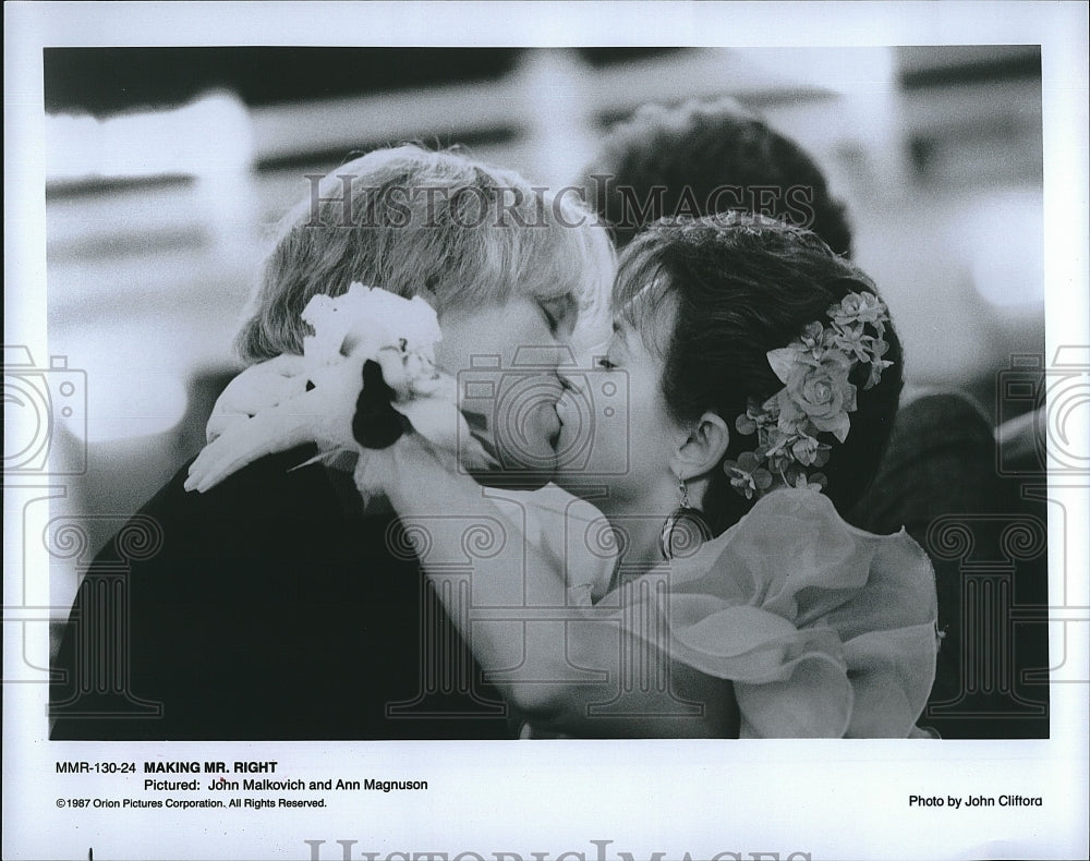 1987 Press Photo John Malkovich and Ann Magnuson in &quot;Making Mr. Right&quot;- Historic Images