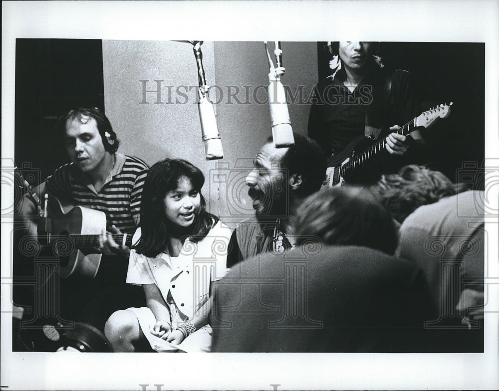 1985 Press Photo &quot;A Matter of Struggle&quot; Richie Havens &amp; Megan- Historic Images