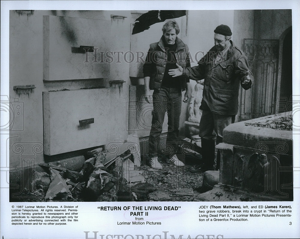 1987 Press Photo Thom Mathews, James Karen, &quot;Return of the Living Dead Part II&quot;- Historic Images