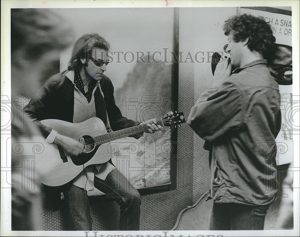 1985 Press Photo Ray Davies in &quot;Return to Waterloo&quot;- Historic Images