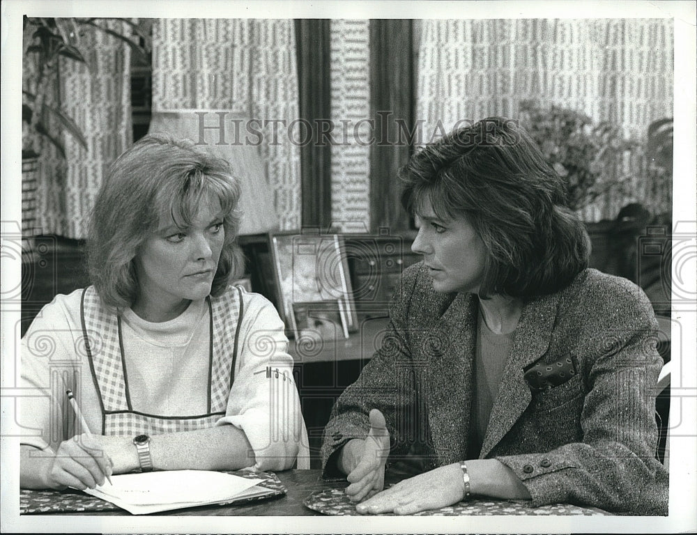 1988 Press Photo Jane Curtin Susan Saint James Kate &amp; Allie- Historic Images