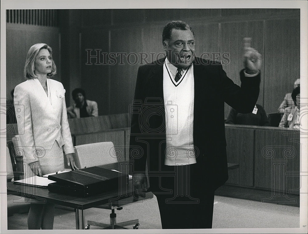 1989 Press Photo L.A. Law Jeans Earl Jones Susan Dey- Historic Images