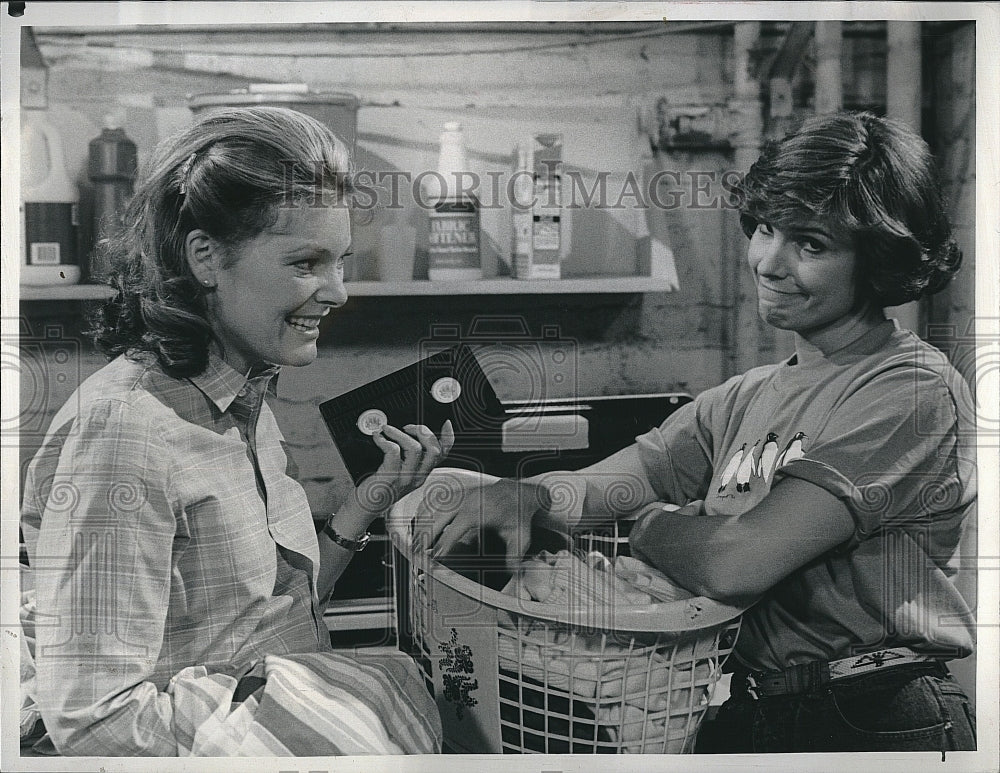 1988 Press Photo &quot;Kate &amp; Allie&quot; Jane Curtin &amp; Susan Saint James- Historic Images