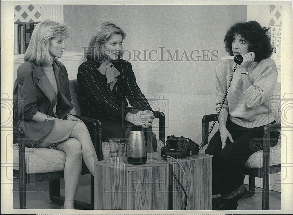 1986 Press Photo &quot;Kate &amp; Allie&quot; Jane Curtin &amp; Susan Saint James, Andrea Martin- Historic Images