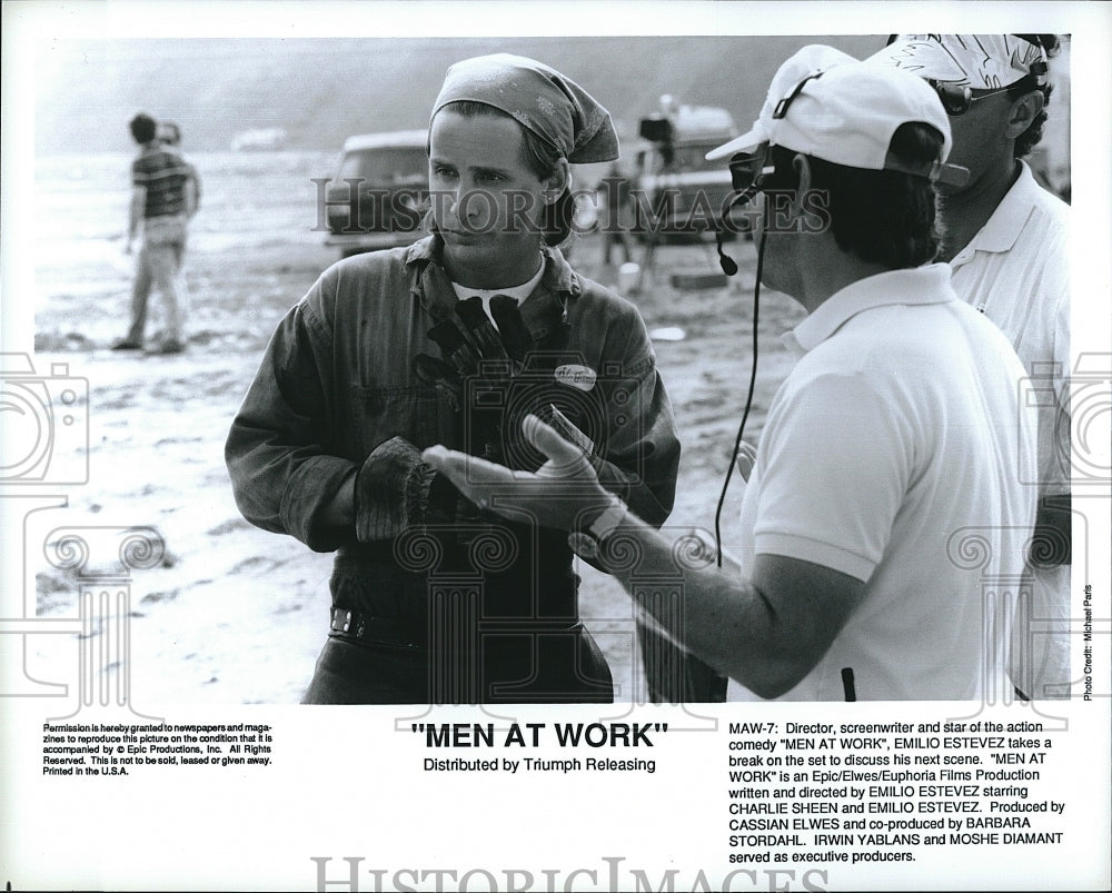 Press Photo Men At Work Emilio Estevez Charlie Sheen Actors Movie- Historic Images