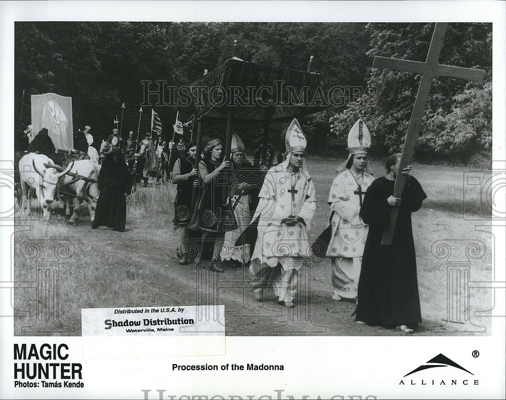 1994 Press Photo the Procession of the Madonna scene in the film &quot;Magic Hunter&quot;- Historic Images