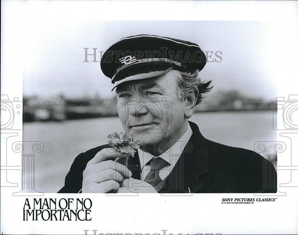 1994 Press Photo &quot;A Man of No Importance&quot; starring Albert Finney- Historic Images