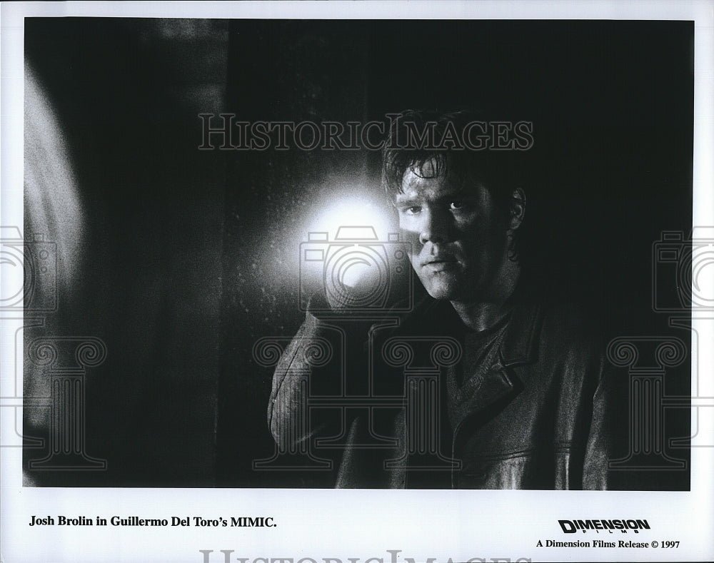 1997 Press Photo Josh Brolin in Guillermo Del Toro&#39;s &quot;Mimic&quot;- Historic Images