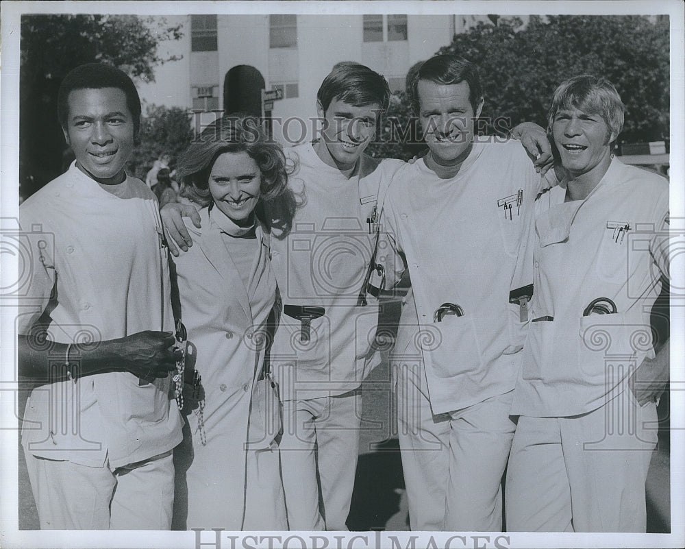 Press Photo Cast of CBS-TV &quot;The Interns&quot;., with Hal Frederick,Sandra Smith.- Historic Images