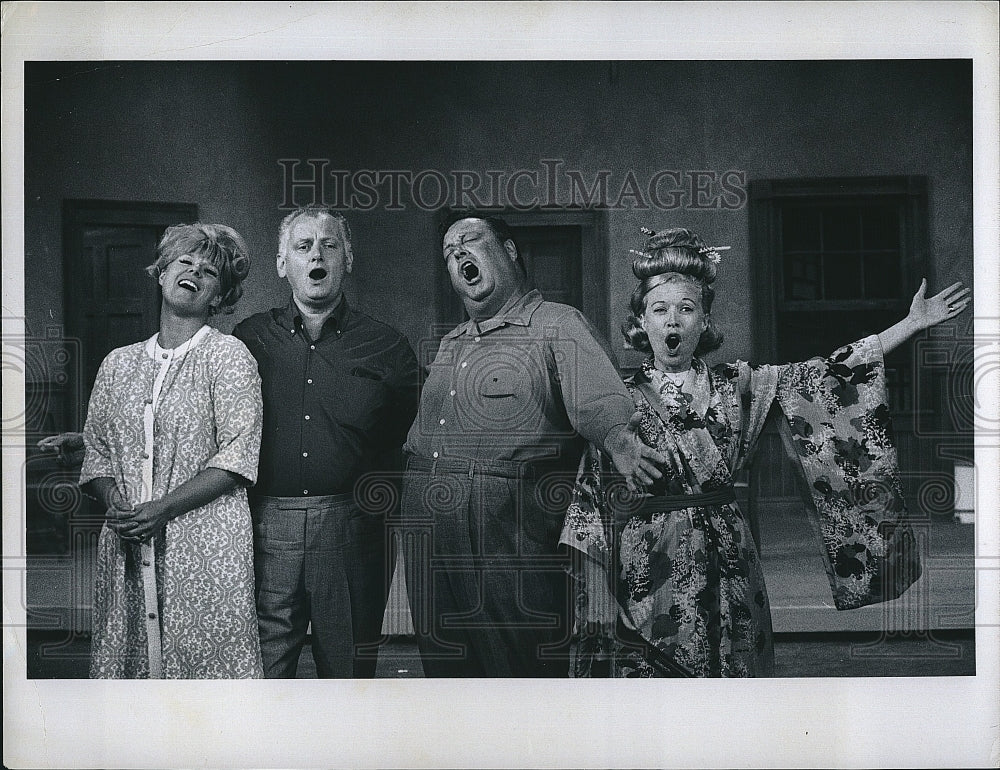 1967 Press Photo Sheila MacRae, Art Carney, Jackie Gleason &amp; Jane Kean- Historic Images