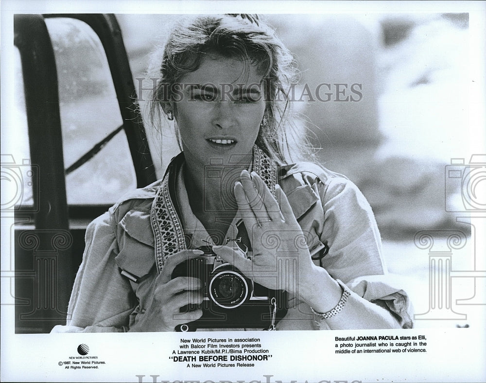 1987 Press Photo Actress Joanna Pacula in &quot;Death Before Dishonor&quot;- Historic Images