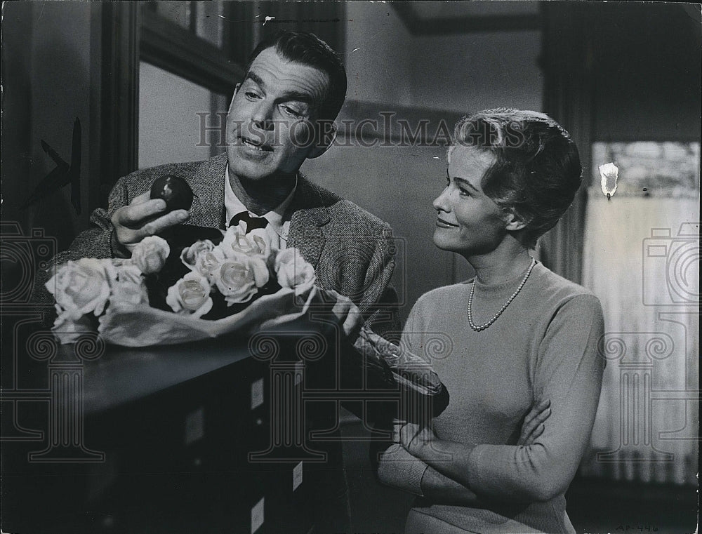 Press Photo Fred McMurray &amp; Nancy Olson stars in &quot;The Absent-Minded Professor&quot;- Historic Images