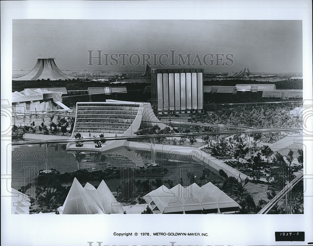 1976 Press Photo A View Of Tall Buildings And Trees From A MGM Movie- Historic Images