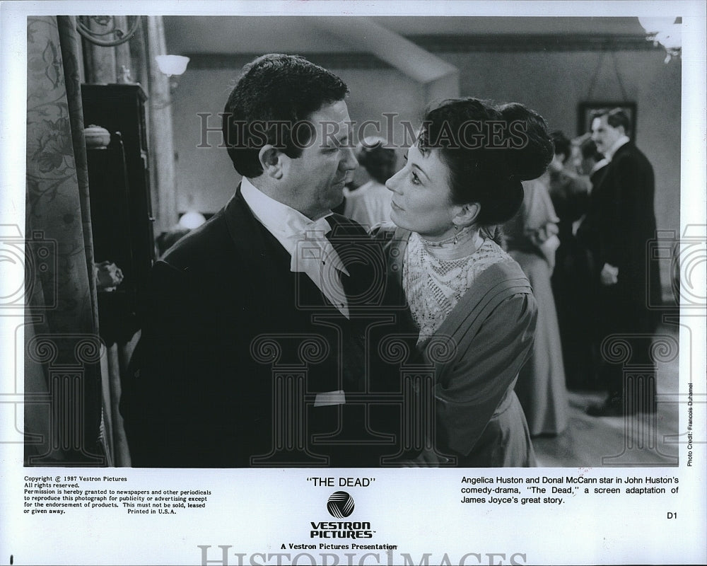 1987 Press Photo Actress Angelica Huston &amp; Donal McCann In &quot;The Dead&quot;- Historic Images