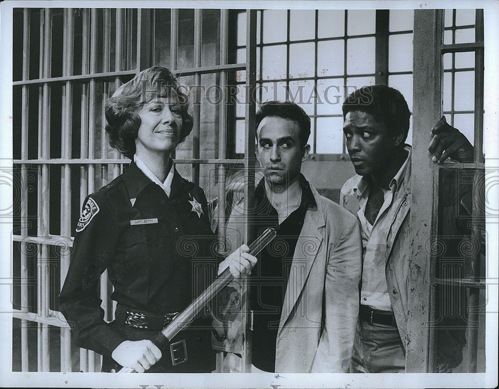 1985 Press Photo &quot;Stir Crazy&quot; Polly Holliday,Joseph Guzaldo,Larry Riley- Historic Images