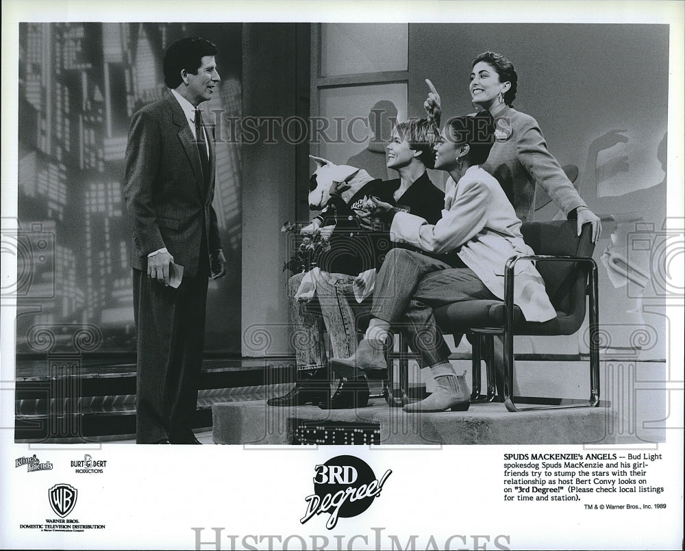 1989 Press Photo Bert Convy w/ Spud Mackenzie&#39;s Angels &amp; dog bud in &quot;3rd Degree&quot;- Historic Images