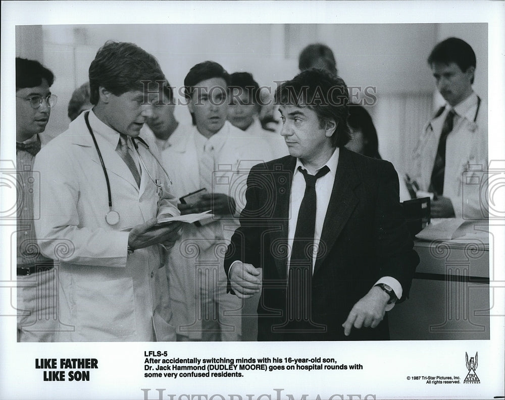 1987 Press Photo Dudley Moore in scene from &quot;Like Father,Like Son&quot;.- Historic Images