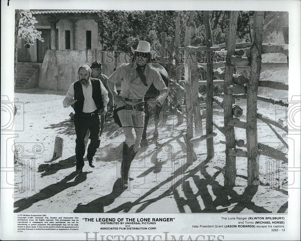 Press Photo Klinton Spilsbury and Michael Horse &quot;The Legend of Lone Ranger&quot;.- Historic Images