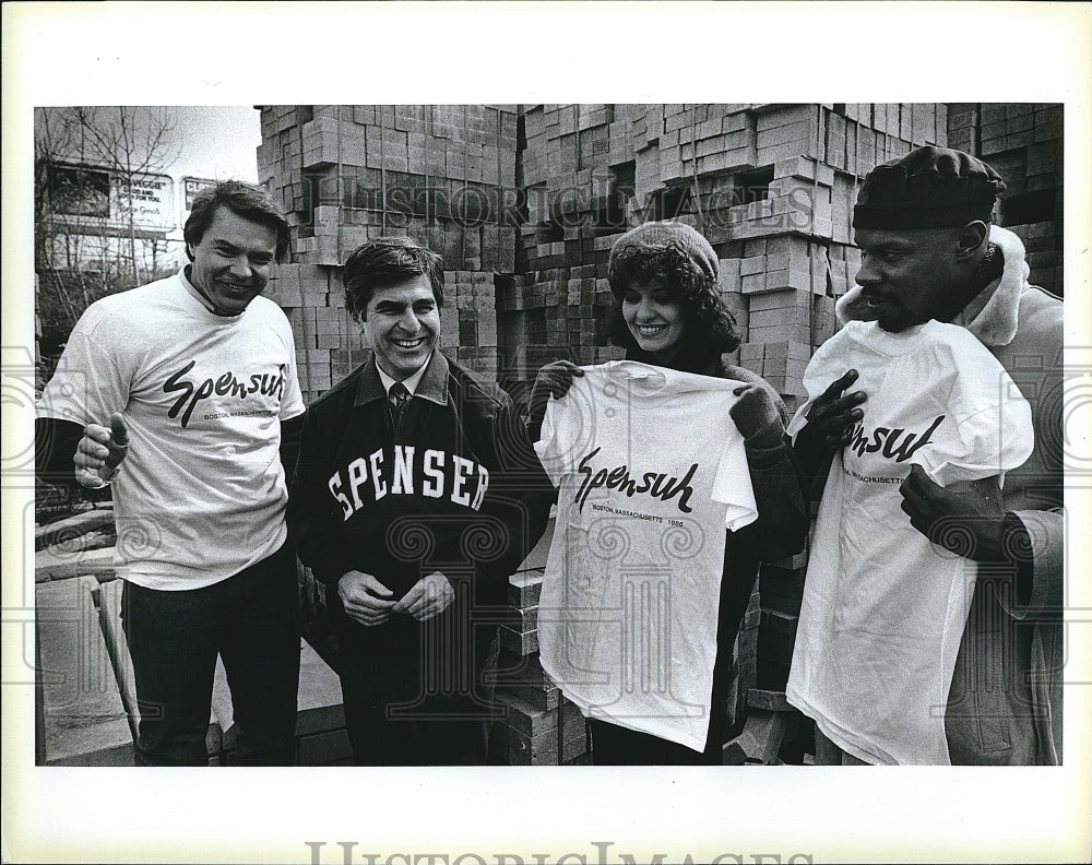 1986 Press Photo Gov. Dukakis, Robert Urich, B. Stock, Avery Brooks- Historic Images