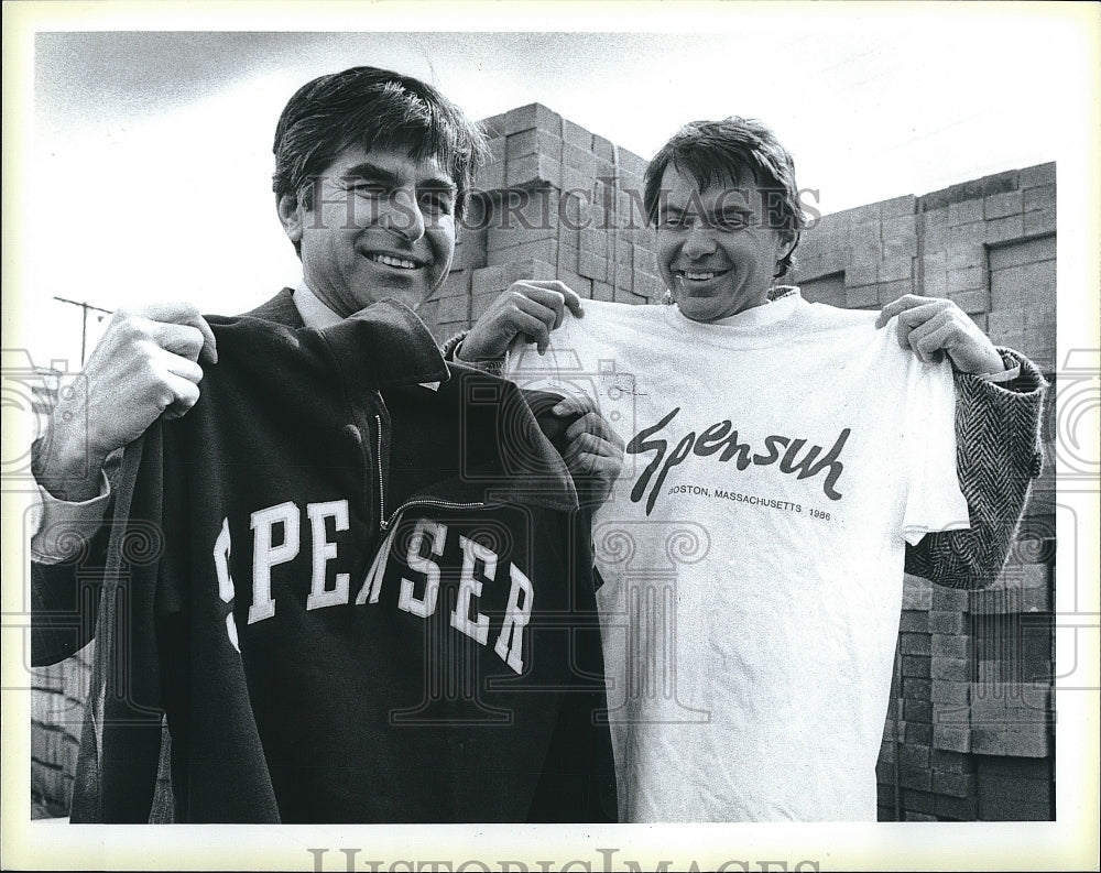 1986 Press Photo Gov. Dukakis, Robert Urich holding the shirts that they swapped- Historic Images