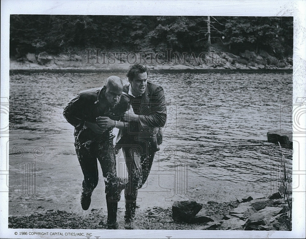 1986 Press Photo Robert Urich, Avery Brooks &quot;Spenser: For Hire&quot;- Historic Images