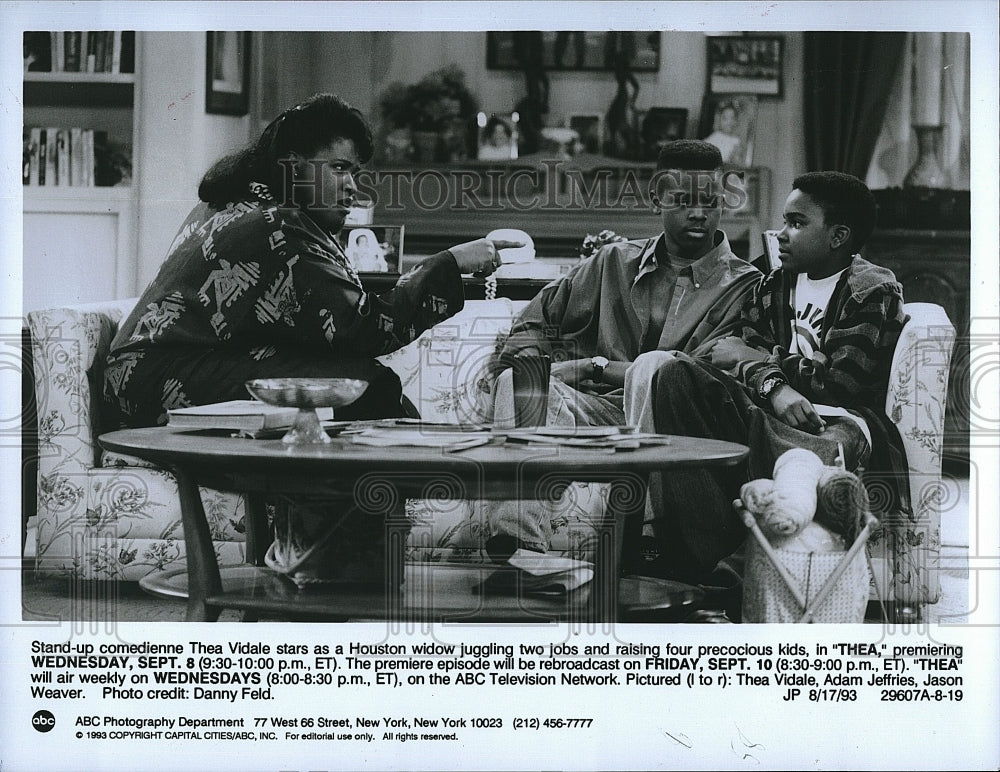 1993 Press Photo Thea Vidale, Adam Jeffries and Jason Weaver in ABC-TV &quot;Thea&quot;.- Historic Images