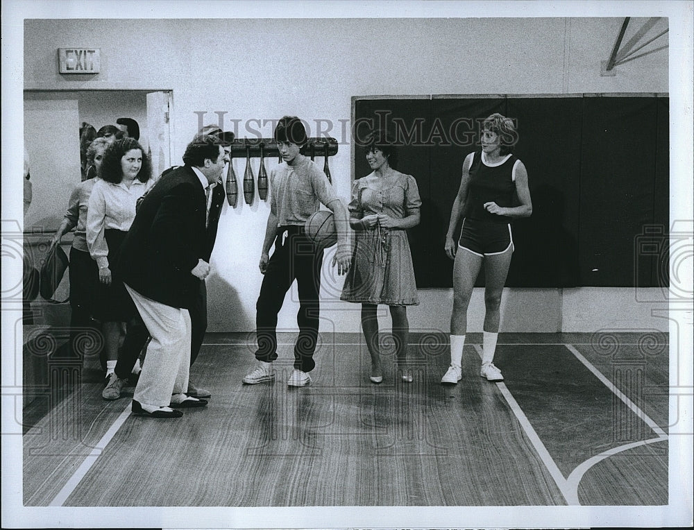 1982 Press Photo Joanie Loves Chachi Winifred Freedman Art Metrano Scott Baio- Historic Images