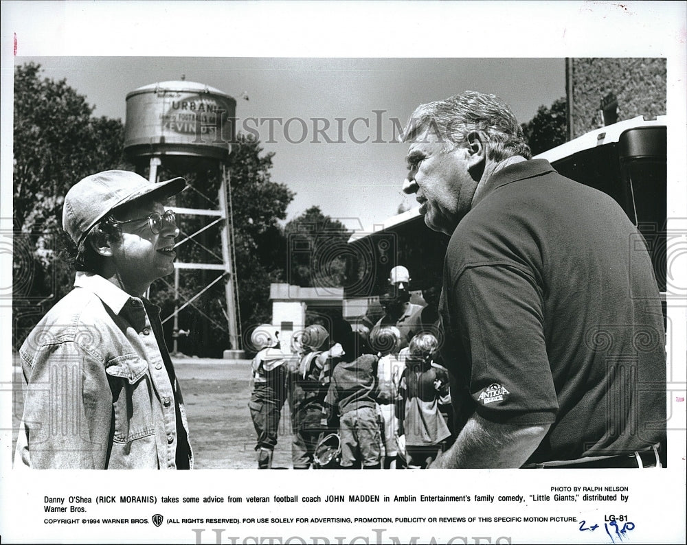 1994 Press Photo Actor Rick Moranis &amp; John Madden in &quot;Little Giants&quot;- Historic Images