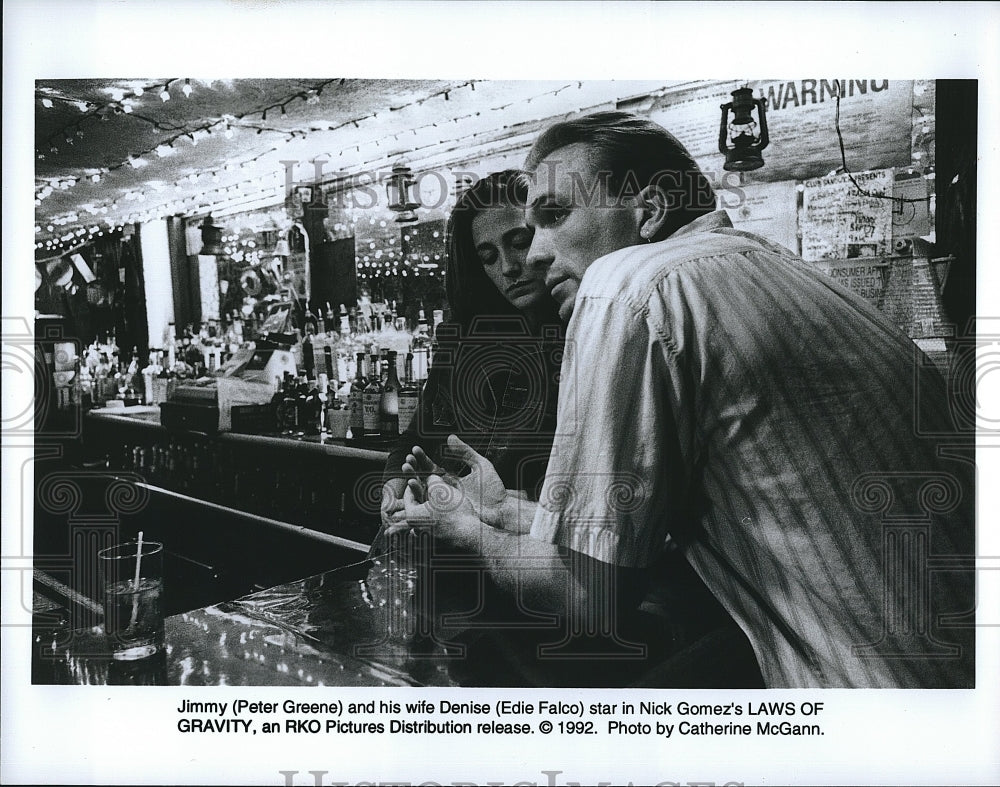 1992 Press Photo Peter Greene &amp; Edie Falco Star In &quot;Laws Of Gravity&quot;- Historic Images