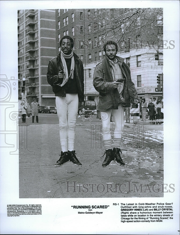 1986 Press Photo Billy Crystal &amp; Gregory Hines Star In &quot;Running Scared&quot;- Historic Images