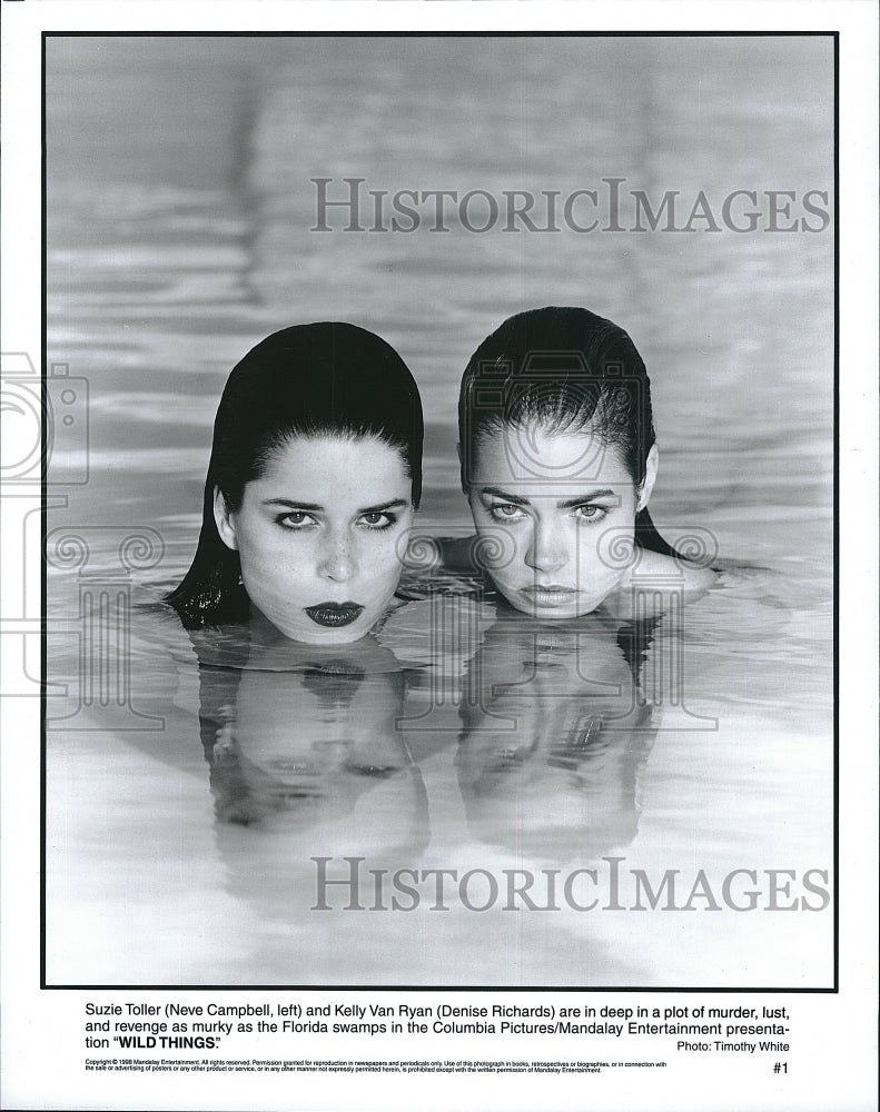 1999 Press Photo Neve Campbell &amp; Denise Richards Star in &quot;Wild Things&quot;- Historic Images