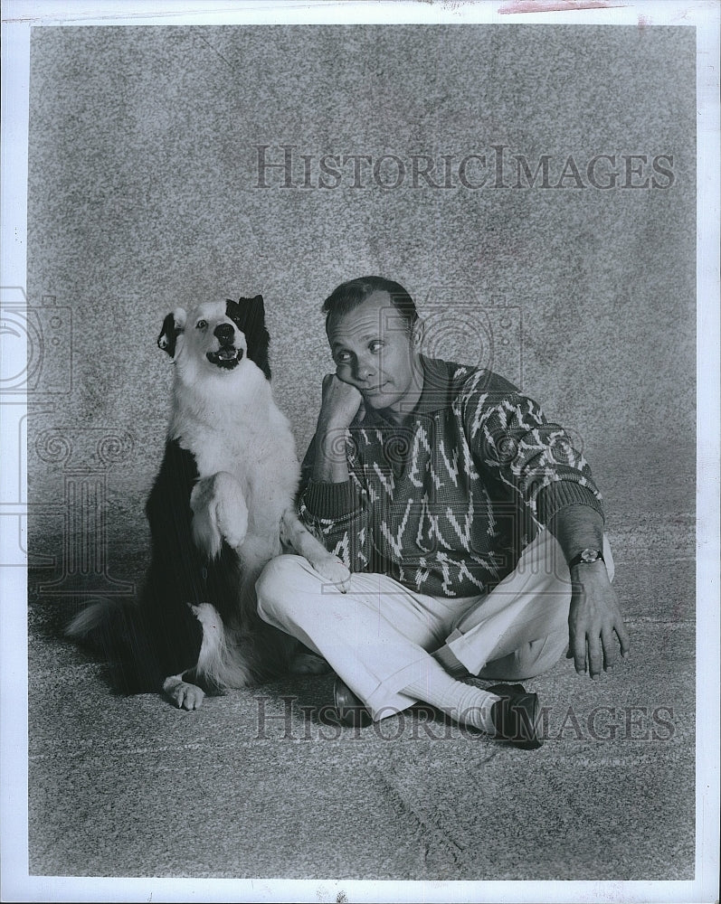 1987 Press Photo Hector Elizondo Mike The dog Down and out in Beverly Hills- Historic Images