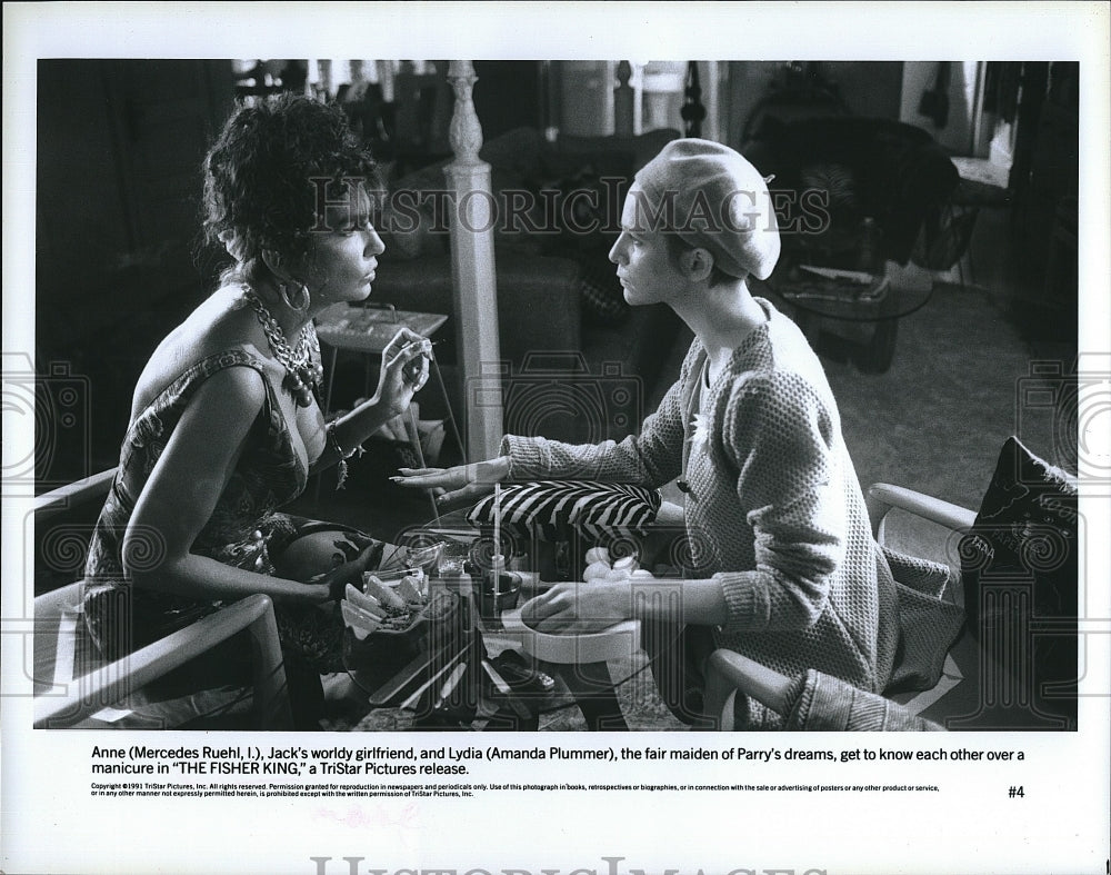 1991 Press Photo Mercedes Ruehl &amp; Amanda Plummer in &quot;The Fisher King&quot;- Historic Images