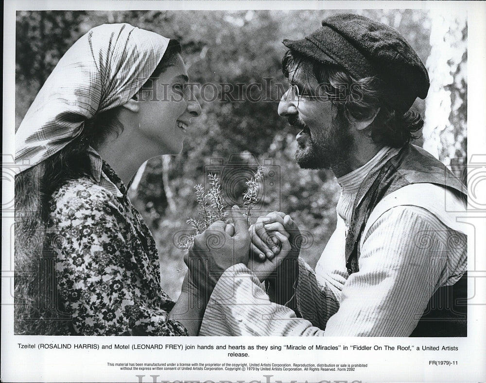 1979 Press Photo Rosalind Harris and Leonard Frey in &quot;Miracle of Miracles&quot;.- Historic Images