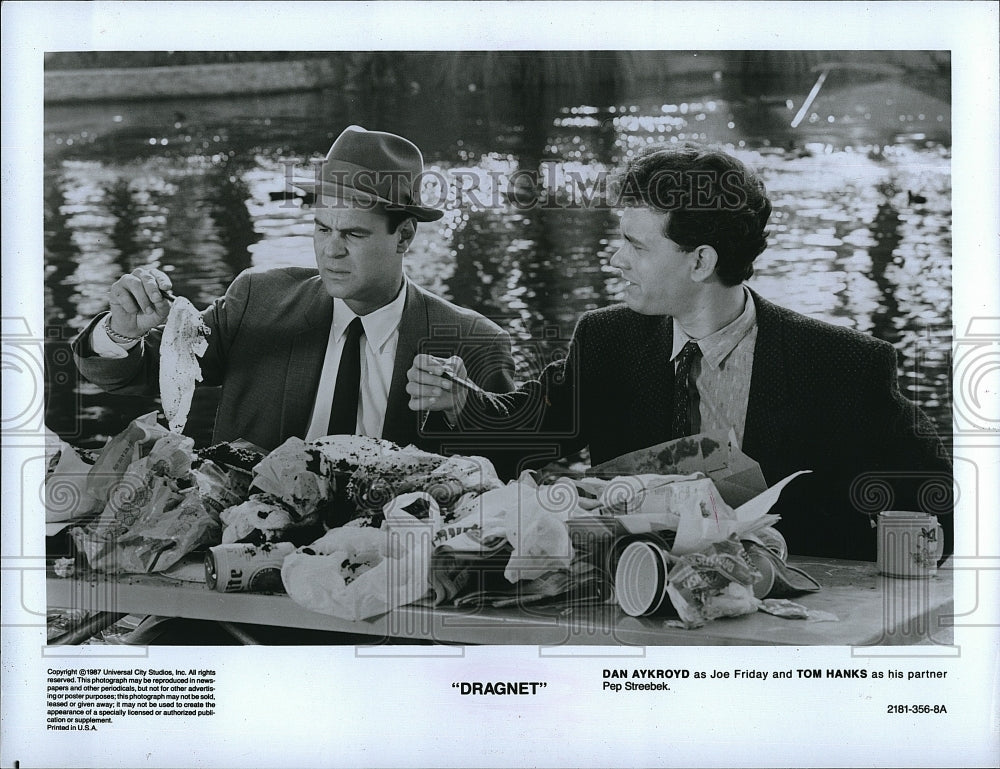 1987 Press Photo Dan Aykroyd and Tom Hanks in &quot;Dragnet&quot;- Historic Images